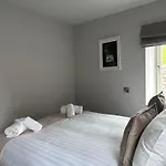 Number One Townhouse Panzió Kinsale