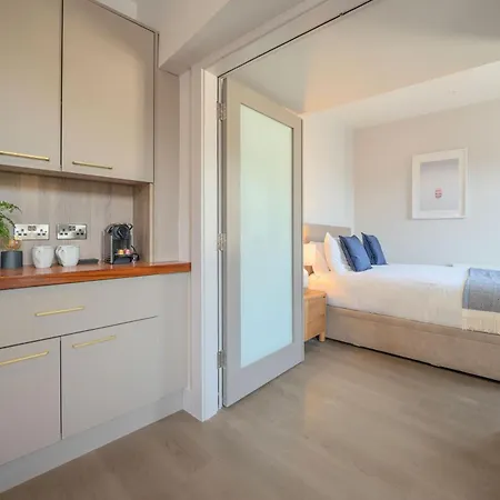 ベッド・アンド・ブレックファスト Number One Townhouse キンセール