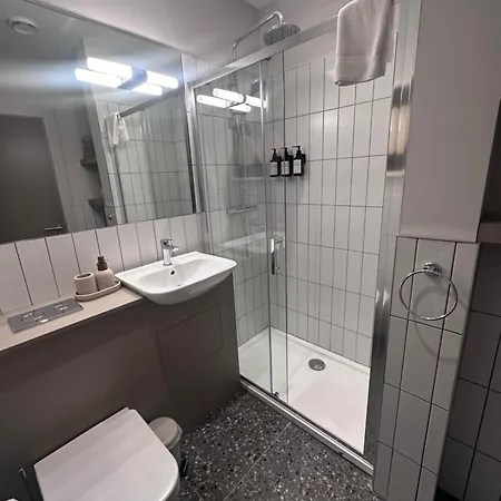 Number One Townhouse * كينسالي